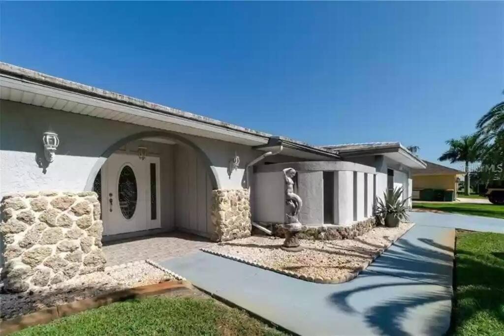 Pet Friendly Canal Front 3-Bedroom Grand Villa With Pool, Linai And Dock Port Charlotte Dış mekan fotoğraf